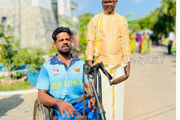 சக்கர நாற்காலி ஊடாக இலங்கை முழுவதும் சுற்றுப்பயணத்தை ஆரம்பிக்கும் இளைஞன் | Man Begins His Journey Across Sl On A Bicycle