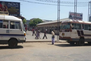 யாழில் மாணவிகளிடம் மோசமாக பேசிய பேருந்து நடத்துனர்... கோபத்தில் சகோதரர்கள் செய்த செயல்!