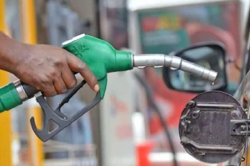 සහනාධාරය මදි වීමෙන් ඉන්ධන අර්බුදය උඩු දුවයි - ලංකාවටම ඉන්ධන හිඟයක් නිර්මාණය වීමේ අවදානමක්