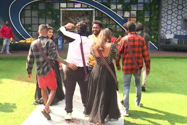பிக்பாஸ் வீட்டிற்குள் மீண்டும் வந்து விக்ரமனை வச்சு செய்த முக்கிய போட்டியாளர்! | Dhanalakshmi Come Back Bigg Boss House Vikraman பிக்பாஸ் வீட்டிற்குள் மீண்டும் வந்து விக்ரமனை வச்சு செய்த முக்கிய போட்டியாளர்! | Dhanalakshmi Come Back Bigg Boss House Vikraman
