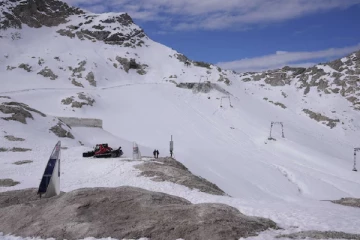 ஜேர்மனியின் உயர்ந்த சிகரத்தில் ஏறிய இளைஞருக்கு நேர்ந்த துரதிர்ஷ்ட முடிவு