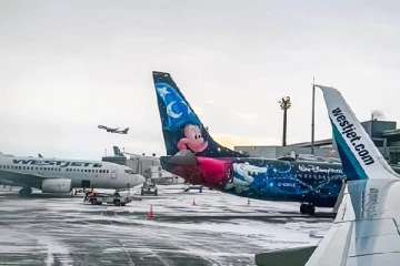 உறைய வைக்கும் குளிர்.... மொத்தமாக 191 விமானங்களை ரத்து செய்த பிரபல கனேடிய நிறுவனம்