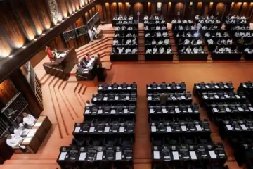 இரட்டைக் குடியுரிமை உடைய நாடாளுமன்ற உறுப்பினாகள் பதவி விலக வேண்டும்..! சபையில் கோரிக்கை