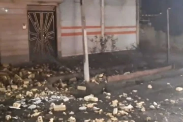 ஈரானில் பாரிய நிலநடுக்கம்: 7 பேர் உயிரிழப்பு ; 400க்கும் மேற்பட்டோர் காயம்