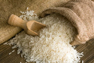 இலங்கையில் மோசமடையும் நிலைமை;  10 கிலோ அரிசியை பறிகொடுத்த நபர்