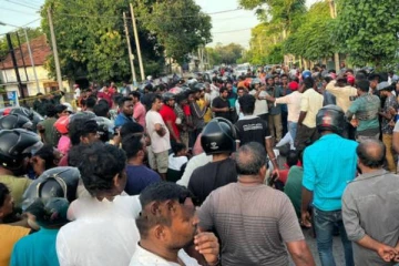 யாழில் எரிபொருள் நிலையத்தில் ஏற்பட்டுள்ள குழப்பத்தால் பரபரப்பு!