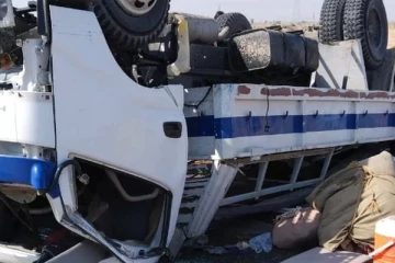 මරාගෙන මැරෙන බෝම්බ ප්‍රහාරයකින් පොලිස් නිලධාරීන් 9ක් මරුට.