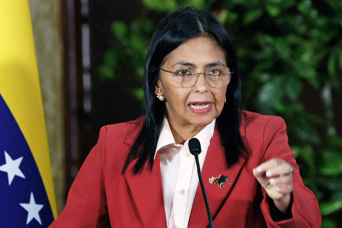 வெனிசுலாவுடன் வலுக்கும் உறவு : இடைக்கால ஜனாதிபதி தொடர்பில் அமெரிக்கா எடுத்த முடிவு | Us Lifts Sanctions Venezuela S Interim President