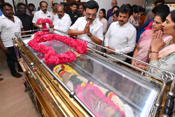 கரூர் குறித்த கேள்வி - விஜய்யின் தந்தை எஸ்.ஏ.சி கொடுத்த பதில் | Vijay Father Sac About Tvk Karur Stampede