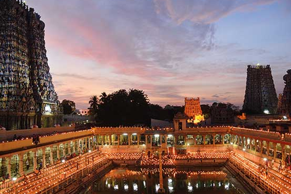 சித்திரை திருவிழாவில் உச்சி முதல் பாதம் வரை  ஒளிர்ந்த  மதுரை மீனாட்சி; வியக்கவைத்த ஆபரணங்கள்! | Madurai Meenakshi Shining Amazing Ornaments சித்திரை திருவிழாவில் உச்சி முதல் பாதம் வரை  ஒளிர்ந்த  மதுரை மீனாட்சி; வியக்கவைத்த ஆபரணங்கள்! | Madurai Meenakshi Shining Amazing Ornaments