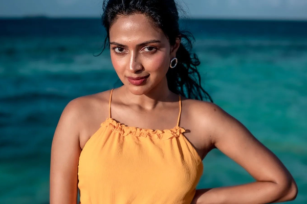 மழையில் நனைந்தபடி அமலா பால் செய்த விஷயம்! வைரல் போட்டோஸ் | Amala Paul Photos In Rain