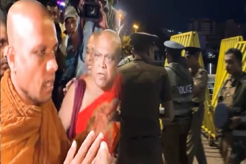 காலி முகத்திடலில் போராட்டத்தில் ஈடுபட்ட தேரர்களுக்கு இடையே முரண்பாடு