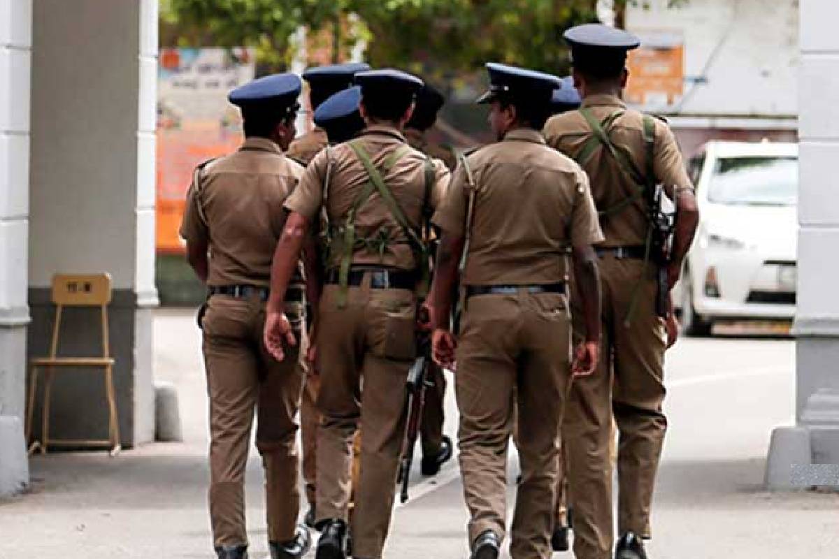 யாழில் தனியார் காணிகளை மோசடியான முறையில் கையகப்படுத்தும் கும்பல் - முறைப்பாடு பதிவு | Gang Illegally Acquiring Private Lands In Jaffna யாழில் தனியார் காணிகளை மோசடியான முறையில் கையகப்படுத்தும் கும்பல் - முறைப்பாடு பதிவு | Gang Illegally Acquiring Private Lands In Jaffna
