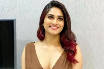 அடங்காத ஷிவானி நாராயணன்.. பொது இடத்தில் இப்படி பண்ணலாமா