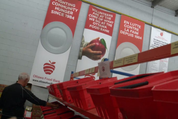 கனடாவில் அனைவரையும் நெகிழ்ச்சியில் ஆழ்த்திய குடும்பம் | Ottawa Food Bank Receives Largest Donation கனடாவில் அனைவரையும் நெகிழ்ச்சியில் ஆழ்த்திய குடும்பம் | Ottawa Food Bank Receives Largest Donation