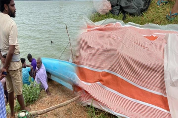 மன்னாரில் படகு கவிழ்ந்ததில் ஒருவர் உயிரிழப்பு : மற்றுமொருவர் மாயம் (Photos)