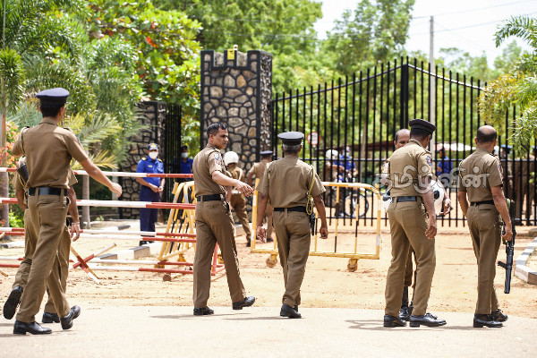 முல்லைத்தீவில் கோட்டாபய கடற்படை முகாமிற்கான நில அளவீட்டு நடவடிக்கை மக்கள் எதிர்ப்பையடுத்து இடைநிறுத்தம் (VIDEO) | Sri Lanka Tamil People Land