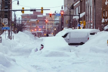 கனடாவில் திரைப்படங்களில் போன்று உறைந்து போன நகரம்