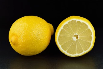 அளவுக்கு அதிகமாக எலுமிச்சை சாப்பிட்டால் இந்த பிரச்சினையை ஏற்படுத்துமாம்! ஜாக்கிரதையாக இருங்க