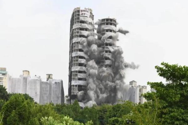 9 நொடிகளில் தரைமட்டமான இரட்டை கோபுரங்கள்! | Twin Towers Collapsed In 9 Seconds Uttar Pradesh