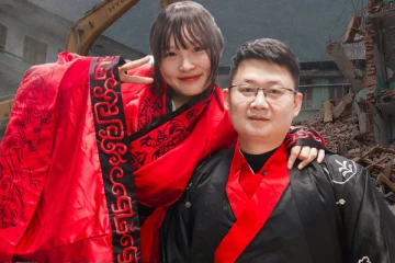 தன்னை காப்பாற்றிய ராணுவ வீரரையே திருமணம் செய்த சீனப் பெண் - சுவாரஸ்ய தகவல்