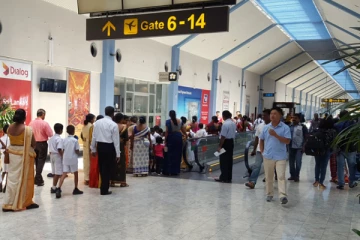 கட்டுநாயக்காவில் தரையிறங்கிய வெளிநாட்டு பெண் கைது