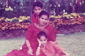 இந்த புகைப்படத்தில் இருக்கும் டாப் பிரபலம் யார் தெரியுமா.. சமீபத்தில் கூட ரசிகர்களுக்கு அதிர்ச்சி கொடுத்தார்