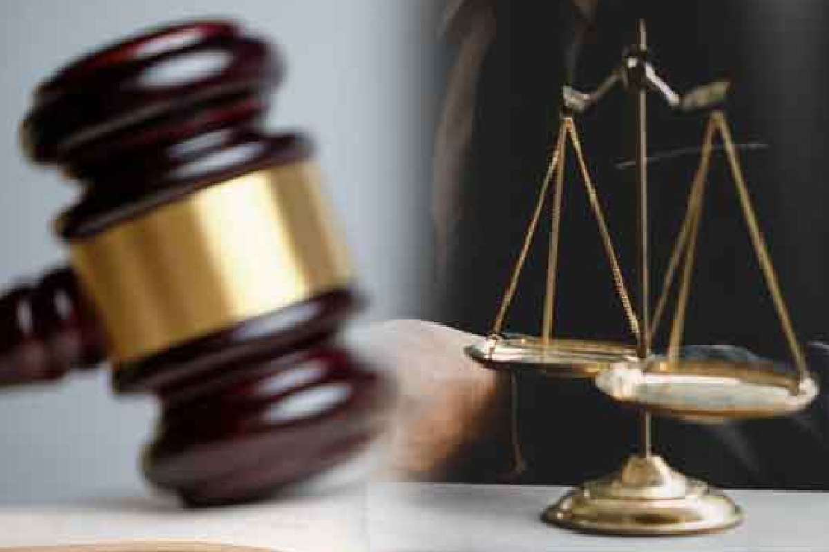 சட்டவிரோதமாக மணல் ஏற்றி வந்த டிப்பர் தடம் புரண்டது! | Tipper Truck Illegally Transporting Sand Derailed