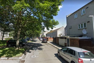 லண்டனில் பள்ளி சீருடையில் இருந்த 2 டீன் ஏஜ் மாணவிகளுக்கு ஏற்பட்ட நிலை! விழிப்புடன் இருக்க அறிவுறுத்தல்