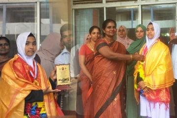 சாதிக்க துடிக்கும் 12 வயது மாணவி: விருது வழங்கி கௌரவிப்பு