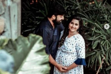 அப்பாவாக போகிறார் பிரபல சீரியல் நடிகர்- மனைவியுடன் எடுத்த அழகிய போட்டோ ஷுட் புகைப்படங்கள்