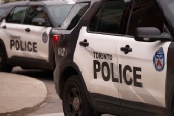 கனடாவில் இடம்பெற்று வரும் மோசடி குறித்து எச்சரிக்கை | Toronto Police Warn Public About Phone