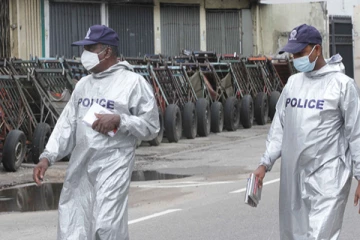 மனைவியின் கை கால்களை கட்டிவிட்டு முகத்தில் தீ வைத்த கணவன்