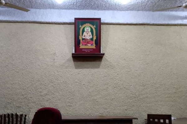 வடமாகாண ஆளுநரின் பணிப்புரை: மீண்டும் அதே இடத்தில் பொருத்தப்பட்ட நாவலர் உருவப்படம் | Northern Province Governor Order Novels Portrait