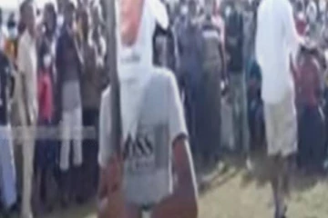 காலிமுகத்திடலில் சட்டி உடைத்து எதிர்ப்பு தெரிவித்த மக்கள்