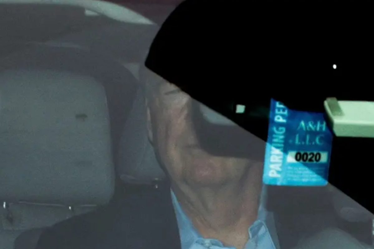 ட்ரம்பின் உயிருக்கு அச்சுறுத்தல் விடுத்த FBI அதிகாரி.. வழக்கில் ஏற்பட்ட திடீர் திருப்பம் | Comey Surrenders Over Charge Threatening Trump