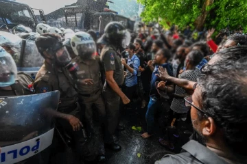 අරගලකරුවන් රිමාන්ඩ් කිරීමට පොලිසිය ඉල්ලූ පමණින් අධිකරණයට නියෝග ලබා දිය හැකිද?