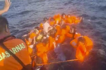 திடீரென பயணிகள் படகில் ஏற்பட்ட தீ விபத்து: 14 பேர் உயிரிழப்பு