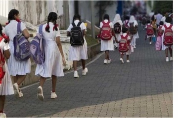 වහාම ක්‍රියාත්මක වන පරිදි දිස්ත්‍රික්කයක පාසල් සම්බන්ධයෙන් හදිසි තීරණයක් ගනී..