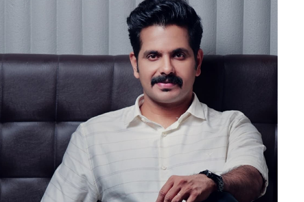 நடிப்பு சொல்லி தருவதாக பெண்ணுக்கு பாலியல் தொல்லை கொடுத்த த்ரிஷ்யம் நடிகர்! இளம்பெண் மீ டூ புகார் | Aneesh G Menon Sexual Harassment In Acting Class