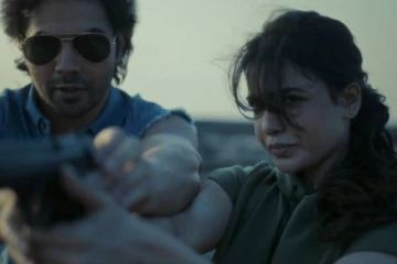 பாலிவுட் போனதும் இப்படியா? லிப்லாக்கில் பாலிவுட் நடிகையே மிஞ்சிய நடிகை சமந்தா..