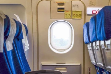 11A சீட்டிற்கு முண்டியடிக்கும் பயணிகள் - ஆனால், உண்மை என்ன தெரியுமா?