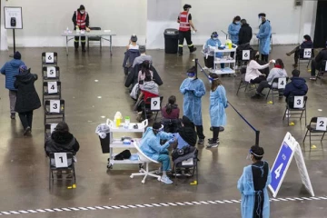 ஒன்ராறியோவில் முதன்முறையாக 10,000ஐத் தாண்டிய தினசரி கொரோனா தொற்றியோரின் எண்ணிக்கை