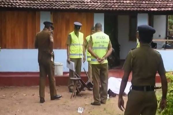 குடும்பஸ்தர் ஒருவர் வீட்டில் சடலமாக மீட்பு | A Family Member Found Dead At Home In Vavuniya