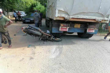 கன ரக வாகனத்துடன் மோட்டார் சைக்கிள் விபத்து - ஒருவர் படுகாயம்