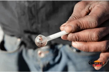 ගුරු පුතා රස්සාවට අමතරව කරපු ඇග හිරිවැටෙන දේ