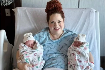 வெவ்வேறு வருடத்தில் பிறந்த இரட்டைக் குழந்தைகள்!