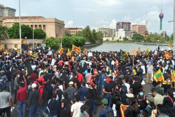 போராட்டத்தில் ஈடுபட்டு வரும் ஆர்ப்பாட்டக்காரர்களுக்கு எதிராக சட்ட நடவடிக்கை