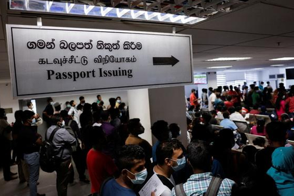 கடவுச்சீட்டு அலுவலகத்திற்கு பொலிஸ் பாதுகாப்பு! | Police Security For The Passport Office