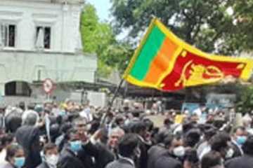 சட்டமா அதிபர் திணைக்களத்தை முற்றுகையிட்ட சட்டத்தரணிகள்